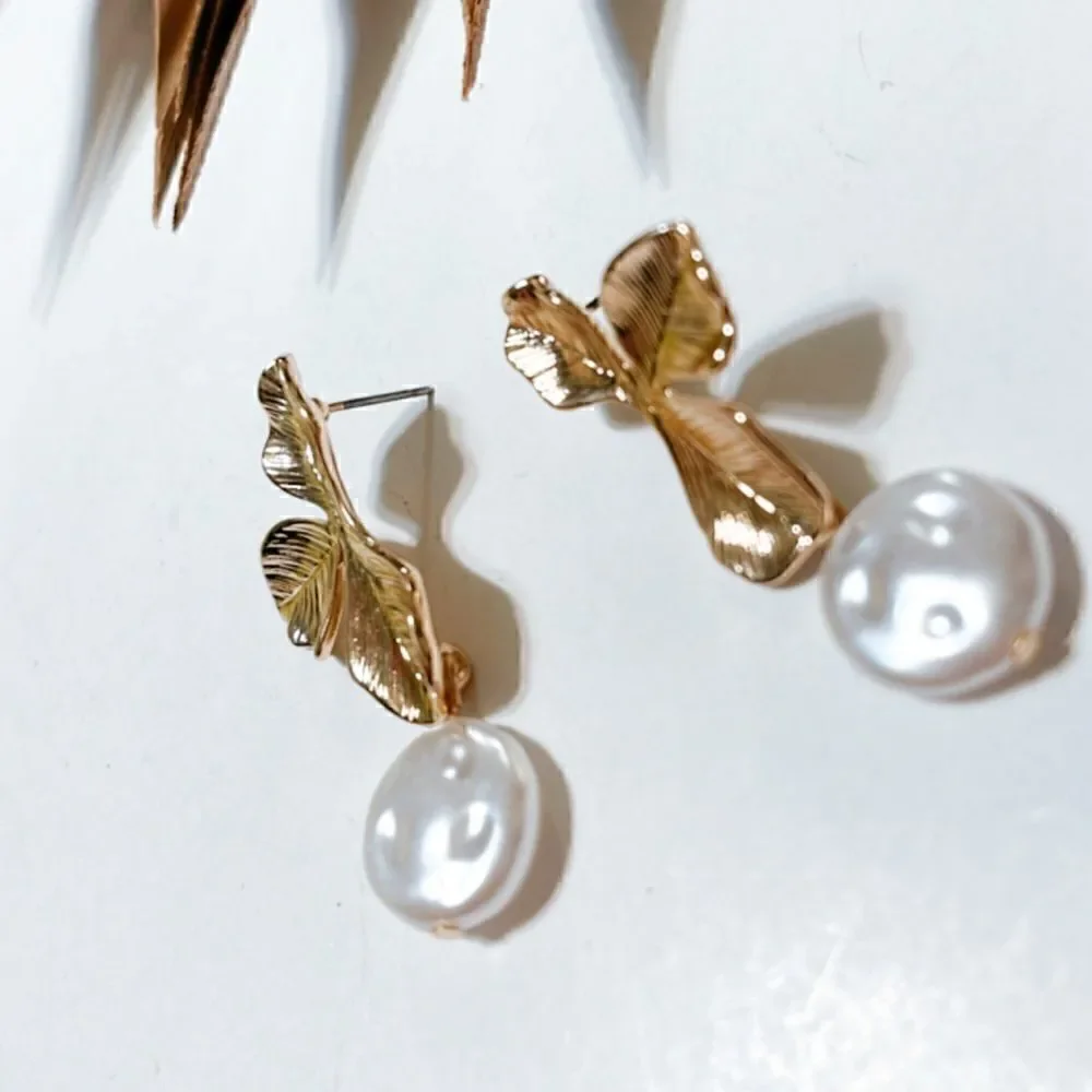 Pearl drop earrings #714